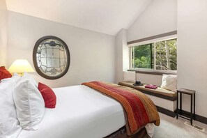 5 slaapkamers, een strijkplank/strijkijzer, wifi, beddengoed