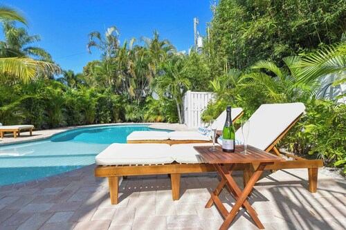 Ultimate Family Reunion: Pool, Game Room, 3 mins to Beach - Surf View
