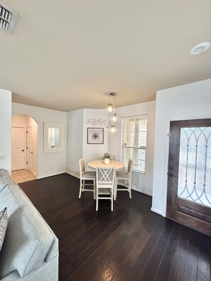 Interior - Come Relax in the home closest to Seaworld, Lackland, & Downtown! (San Antonio)