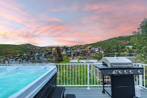 Tina de hidromasaje al aire libre