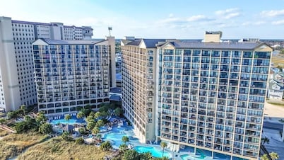 Renovated 1BR Ocean Front,Great Views Heated Pools