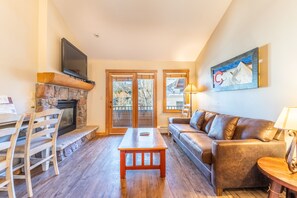 TV, caminetto, lettore DVD