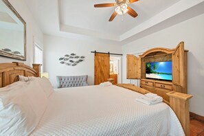 3 slaapkamers, een strijkplank/strijkijzer, gratis wifi, beddengoed