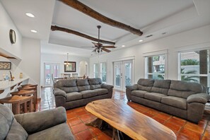 Flat-screen TV - Texas on the Beach Port A style! Spacious home with beach access and a private p (Port Aransas)