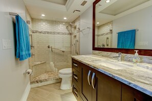Dusche, Haartrockner, Handtücher