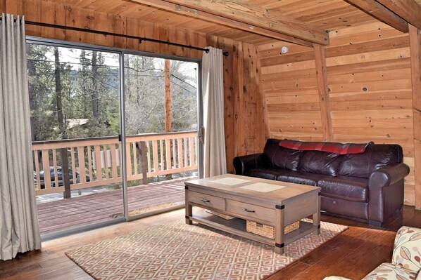 Flat-screen TV, fireplace - Owl's Perch by Destination Big Bear : Near Bear Mtn! BBQ! Gas Fireplace! Deck! Wifi! Great Location! (Big Bear Lake)