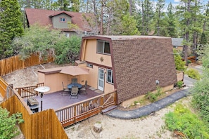 Exterior - Owl's Perch by Destination Big Bear : Near Bear Mtn! BBQ! Gas Fireplace! Deck! Wifi! Great Location! (Big Bear Lake)