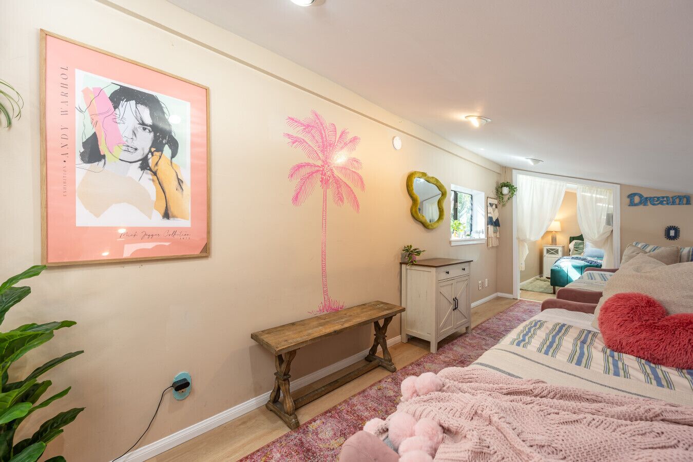 2 habitaciones, escritorio, tabla de planchar con plancha y wifi 