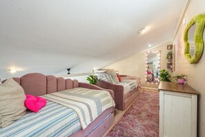 2 Schlafzimmer, Schreibtisch, Bügeleisen/Bügelbrett, WLAN