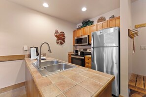 Fridge, microwave, oven, stovetop - River Run Condo w/ Private Balcony for Mountain View, Walk to Gondola & Shops (Keystone)