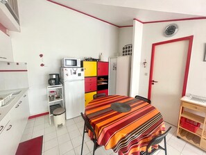 Dining - 3-bedroom house with enclosed garden, veranda, pets allowed, parking, near sea (Les Sables-d'Olonne)