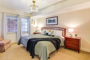 2 bedrooms, iron/ironing board, free WiFi, bed sheets