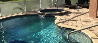 高級塩水プールとスパホーム、フィッシュマンズビレッジの近くの豪華なリビング