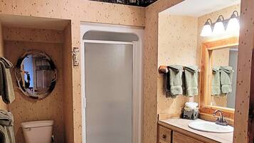 Bruser, boblebadekar, hårtørrer, håndklæder