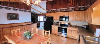 Lake Shore Cabin on Beaver Lake with Boat Dock & Swim Deck
