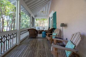 Property grounds - 8 Dove Street - Private Pool, Short Walk to Ocean & Coligny Plaza (Hilton Head Island)