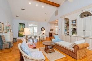 TV, DVD player, ping pong, video library - 8 Dove Street - Private Pool, Short Walk to Ocean & Coligny Plaza (Hilton Head Island)