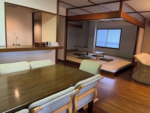Cottage, hút thuốc (HotelLaforetShuzenji,NoCookingAllowed) | Bộ đồ giường cao cấp, két bảo mật tại phòng, bàn, phòng cách âm 