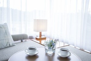 Zimmer, Nichtraucher (Hotel Laforet Shuzenji) | Wohnzimmer | Flachbildfernseher