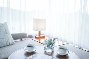 Phòng, không hút thuốc (Hotel Laforet Shuzenji, Guest House) | Bộ đồ giường cao cấp, két bảo mật tại phòng, bàn, phòng cách âm 