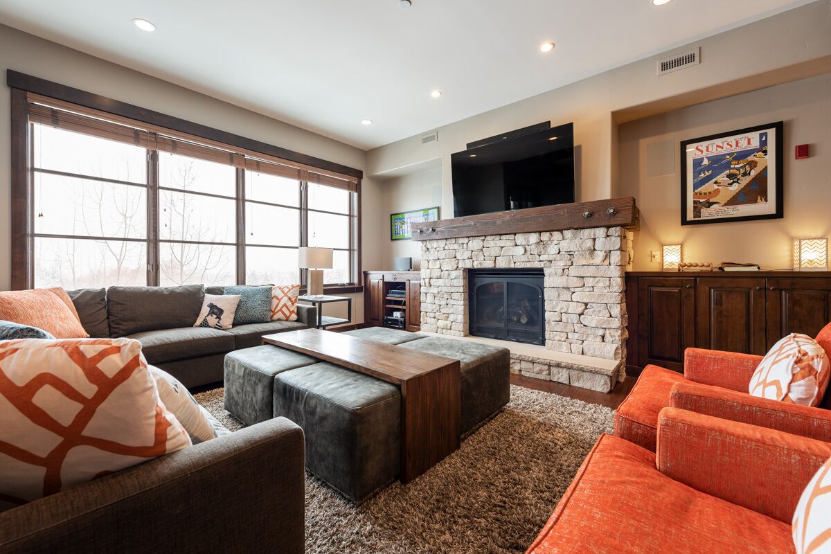 Cozy mountain condo, Silver Star #1304, with private hot tub