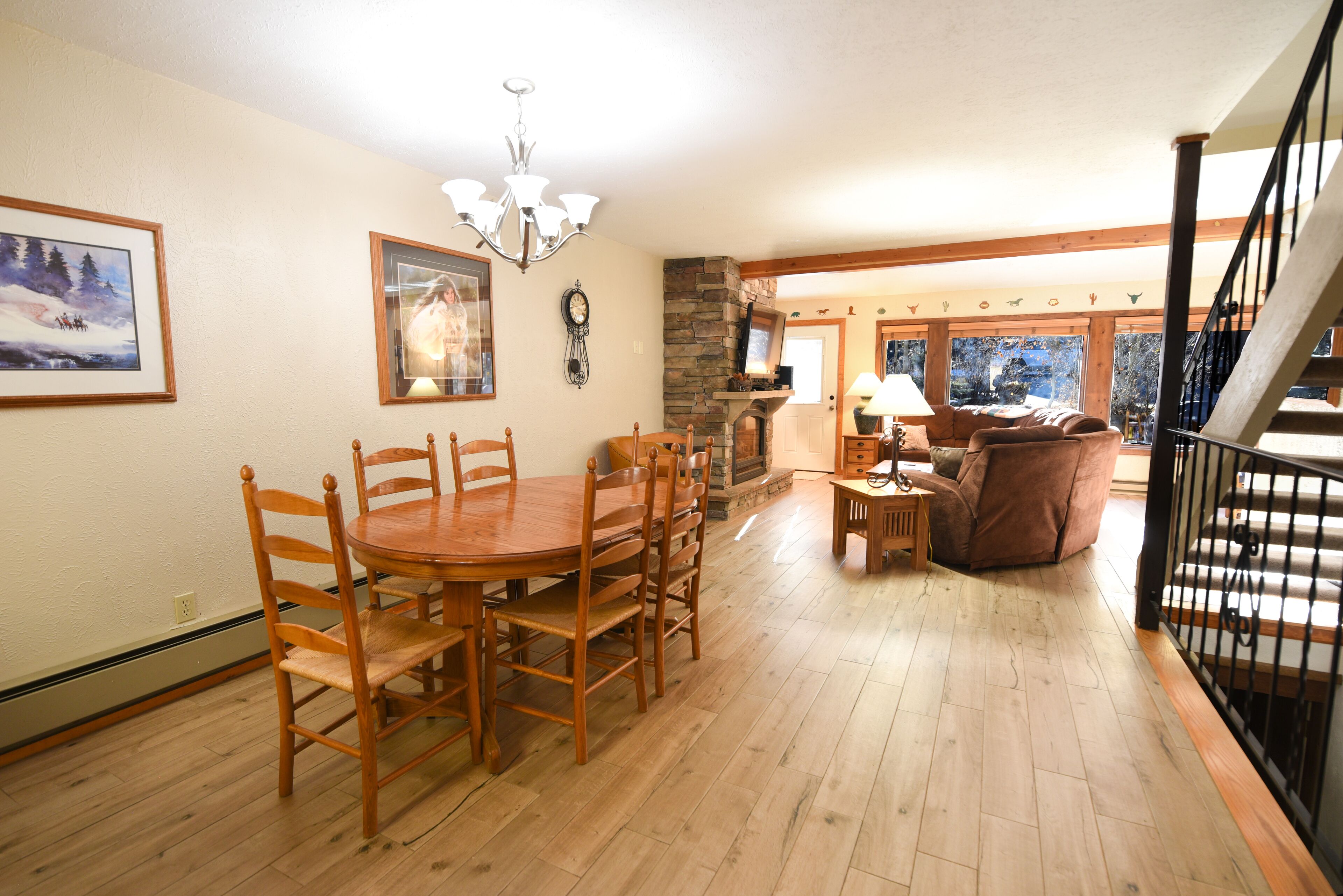 Charming 4 bedroom, Ski-In Townhome close to Downtown