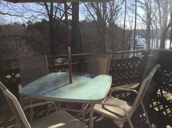 Outdoor dining - Location! Location! Location! Nice cove and close to all lake activities! (Moneta)