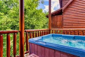 Outdoor spa tub - 3 Bedroom Luxury Cabin with Indoor Pool, 9 Foot Theater Screen - Sleeps 12 (Sevierville)
