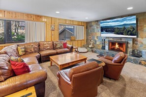 TV, fireplace, DVD player, stereo - Mountain Pines Lodge by Destination Big Bear : Private! Backs to the National Forest! Close the Village! Dog Friendly! Hot Tub! Game Room! (Big Bear Lake)