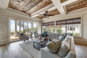 Living area - 35 Dune Lane-Southern Comfort Luxury Rental (Hilton Head Island)