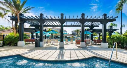 Luxurious and Spacious 3 Bed/2 Bath Condo