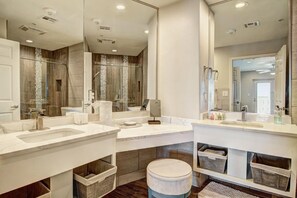 Shower, hair dryer, towels