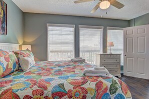 2 bedrooms, iron/ironing board, free WiFi, bed sheets - Amazing condo in gulf front Beachhead Condominiums! Heated Pool! Great Views! (Port Aransas)