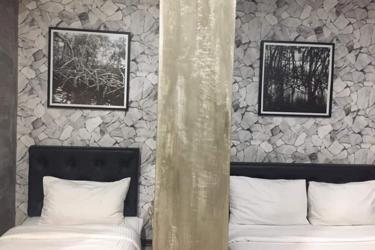 triple room | in-room safe, desk, iron/ironing board, free wifi