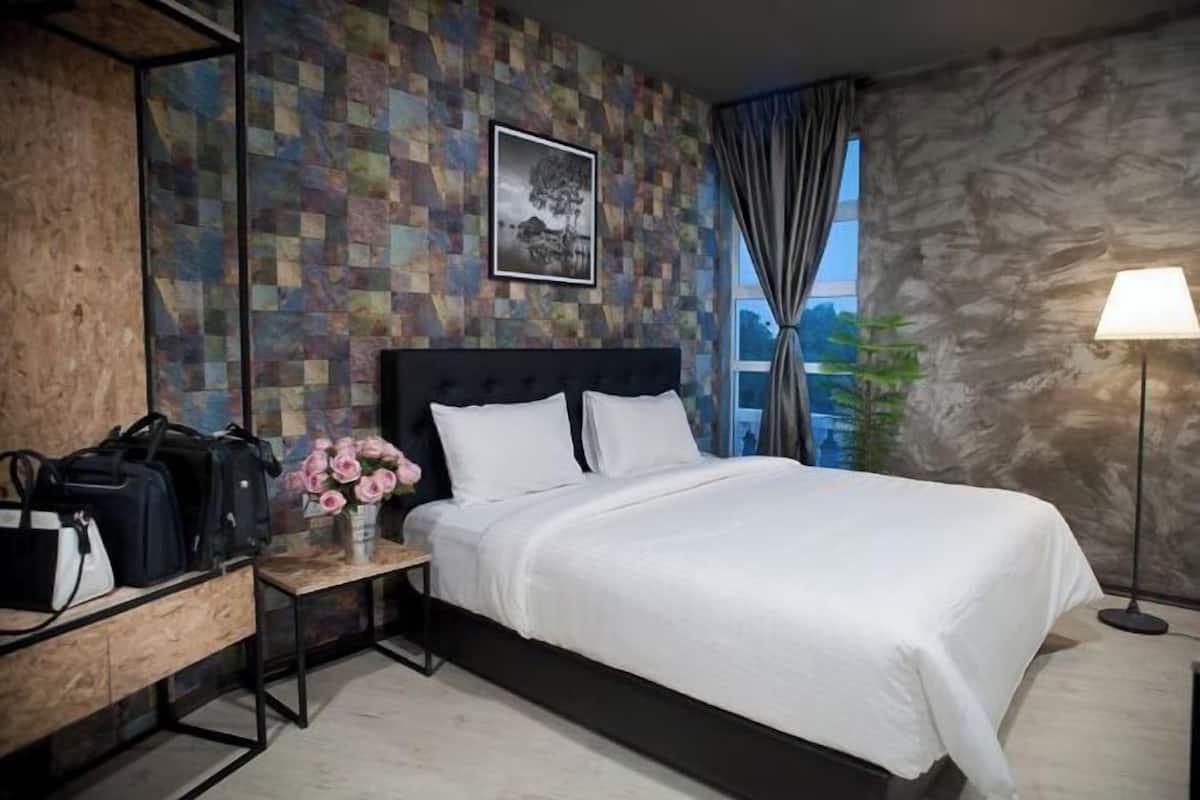 In-room safe, desk, iron/ironing board, free WiFi