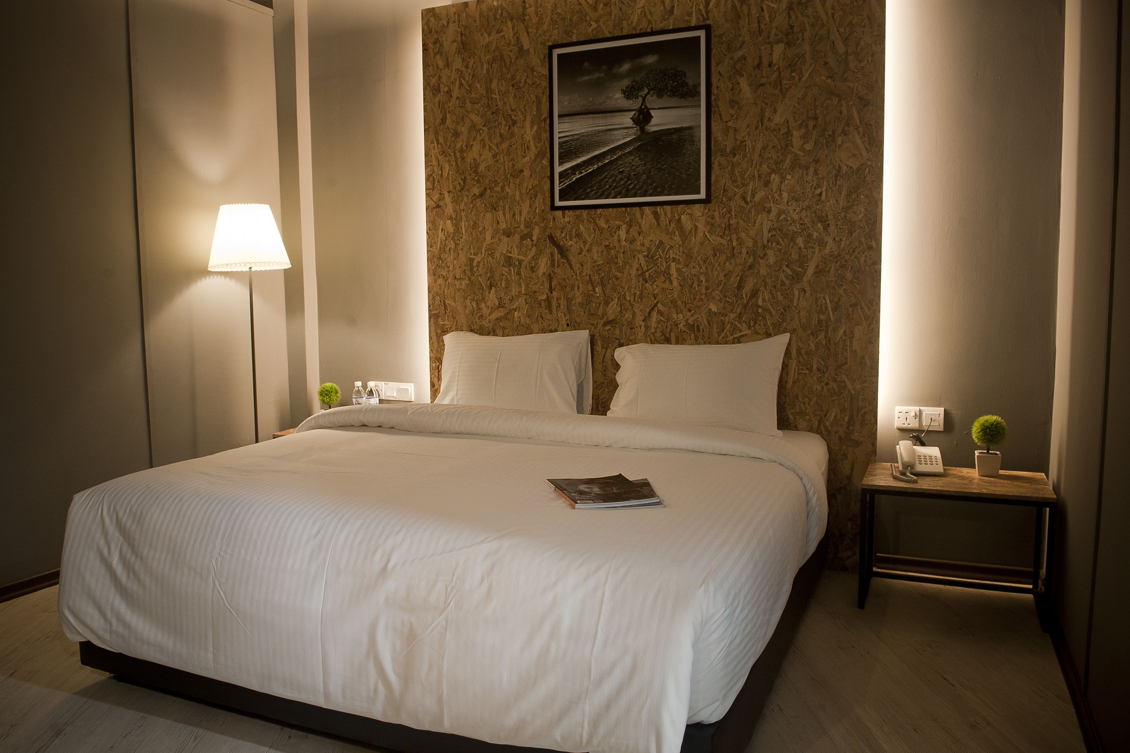 standard room | in-room safe, desk, iron/ironing board, free wifi