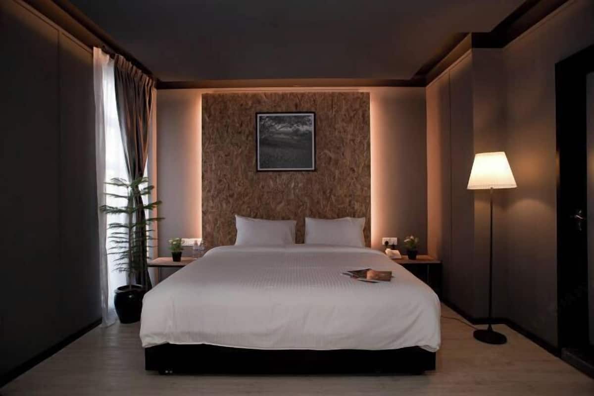 In-room safe, desk, iron/ironing board, free WiFi