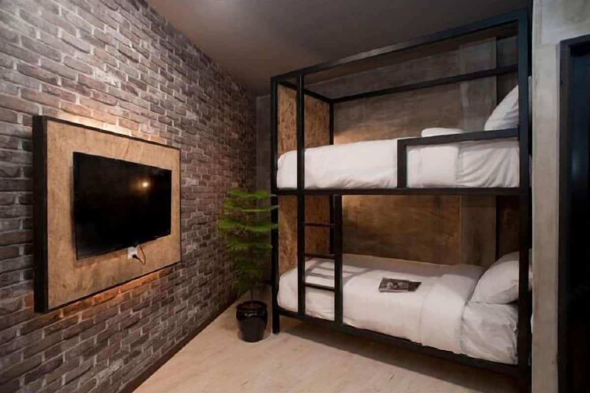 In-room safe, desk, iron/ironing board, free WiFi