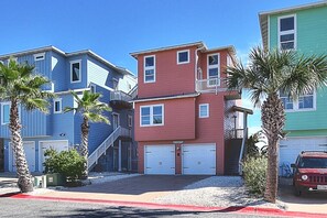 Exterior - Gulf views from rooftop deck, 2 heated community pools, gated community! (Port Aransas)