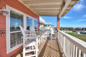Property grounds - Gulf views from rooftop deck, 2 heated community pools, gated community! (Port Aransas)