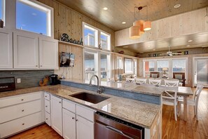 Fridge, microwave, oven, stovetop - Gulf views from rooftop deck, 2 heated community pools, gated community! (Port Aransas)