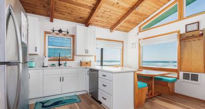 Ocean Annie #128 - oceanfront cabin, great views and direct beach access in Tierra Del Mar