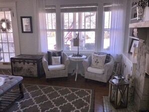 Interior - The Dahl House in the heart of Historic Downtown Franklin (Franklin)