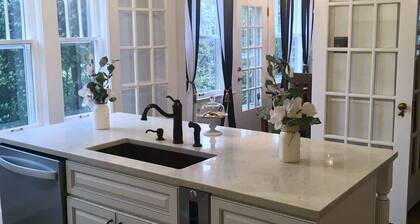 The Dahl House in the heart of Historic Downtown Franklin