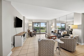 Televisión de pantalla plana y reproductor de DVD 