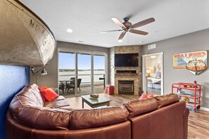 Smart TV, fireplace, DVD player, stereo