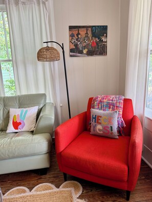 Smart TV, fireplace, DVD player, books