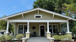 A two-story house with a porch, a star decoration, and a mailbox. - 2BR PERFECT location! Walk to Beach & Island View Casino! Casa Verde (Gulfport)