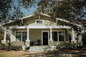 Exterior - 2BR PERFECT location! Walk to Beach & Island View Casino! Casa Verde (Gulfport)