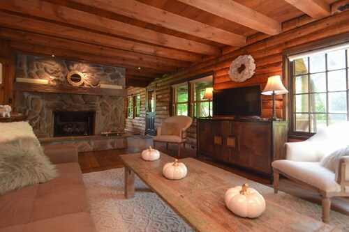 Beautiful Traditional Log Cabin